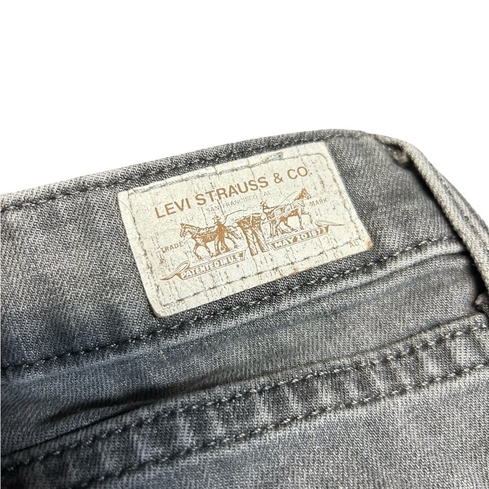 Levi's Women's Light Gray Cropped Slim Jeans - Picture 3 of 7